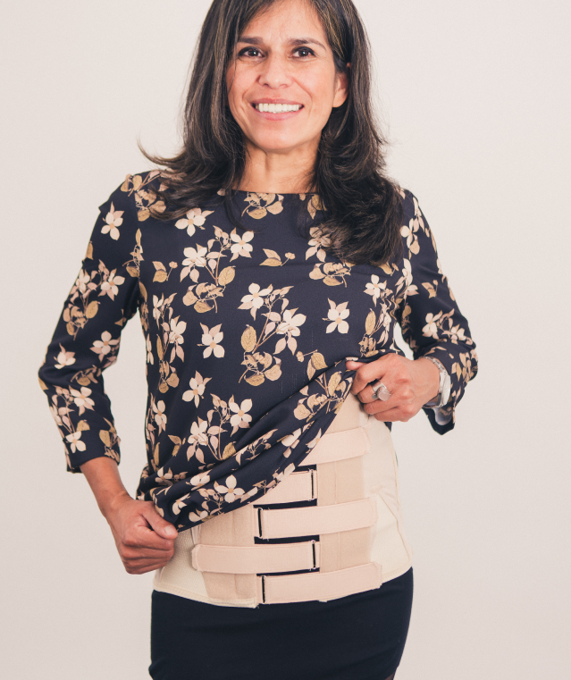 femme qui porte corset daum